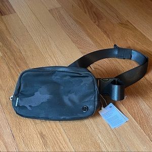 NWT Lululemon Everywhere Belt Bag